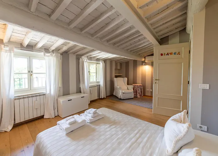 Charming In Lucca's Historic Center Апартаменты *